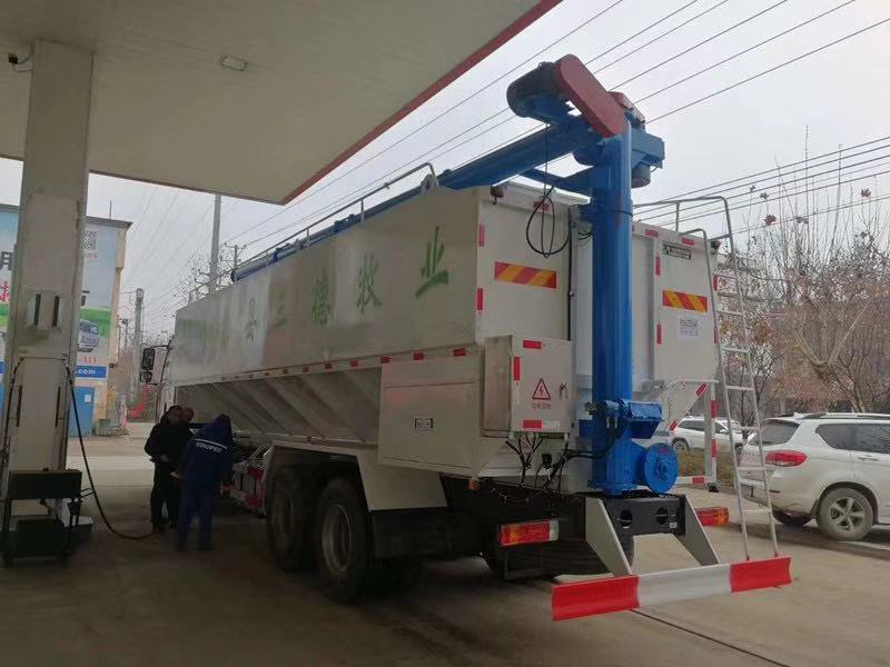 解放20噸散裝飼料運輸車